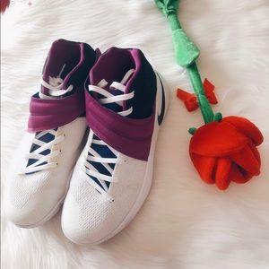 👟NIKE Kyrie Irving By Nike sneaker ❤️ size 9